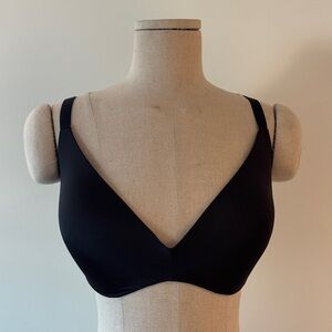 SKIMS Wireless T-Shirt bra (new without tags, worn once)